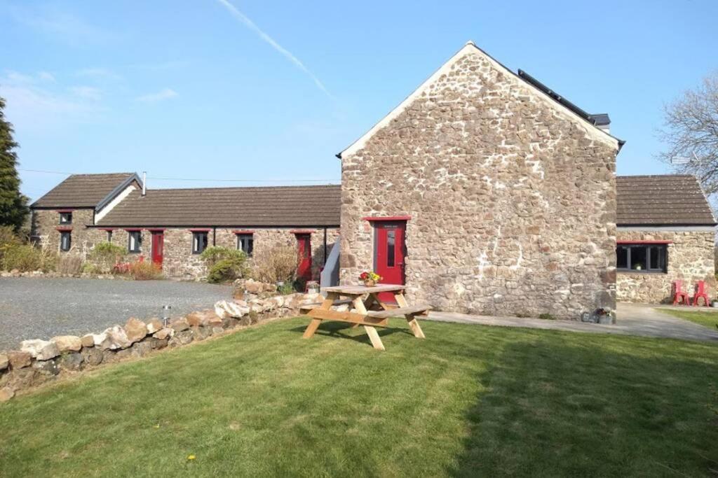 Farmhand Cottage Narberth Eksteriør billede